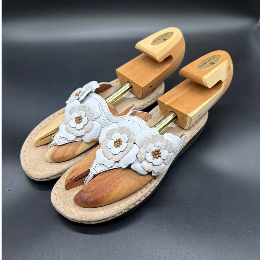 Clarks Artisan Womens 7M White Leather Floral Applique Thong Sandals 60864